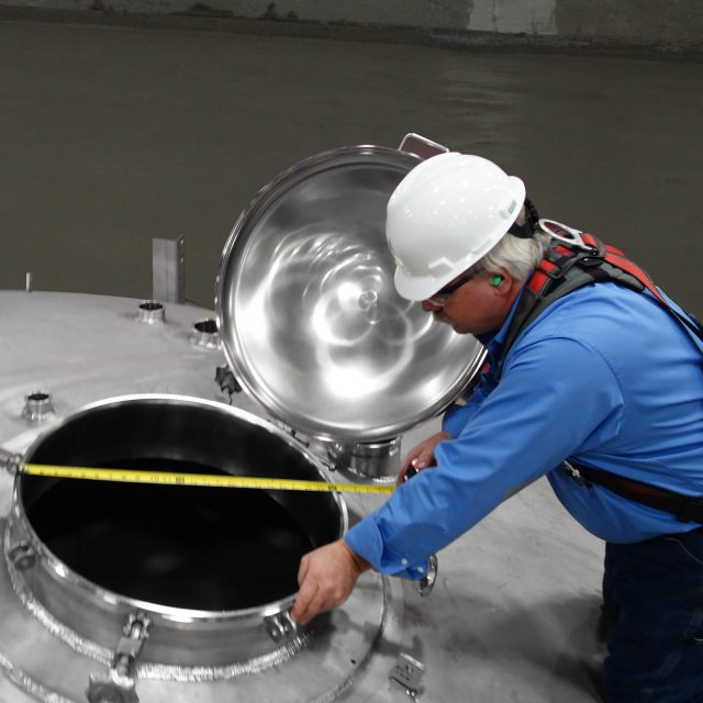 https://www.apachestainless.com/wp-content/uploads/2023/03/NewFieldServiceImage-640x640.jpg